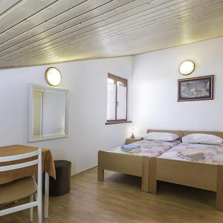 Emanuel Apartment *